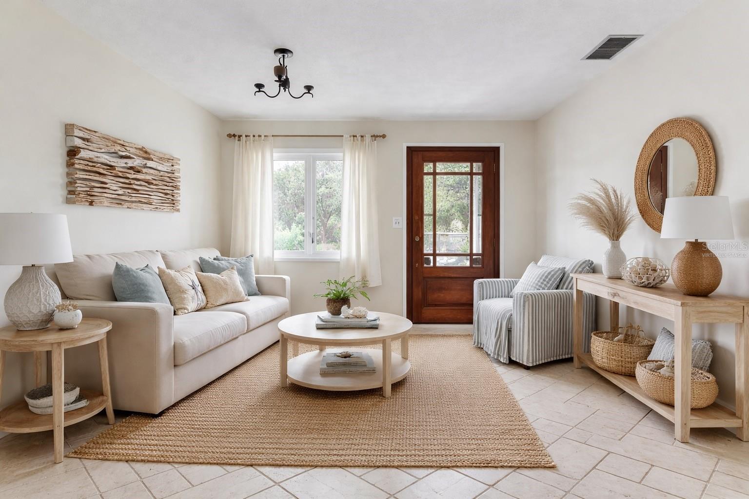 Image 4 of 50 For 480 Carolyn Street