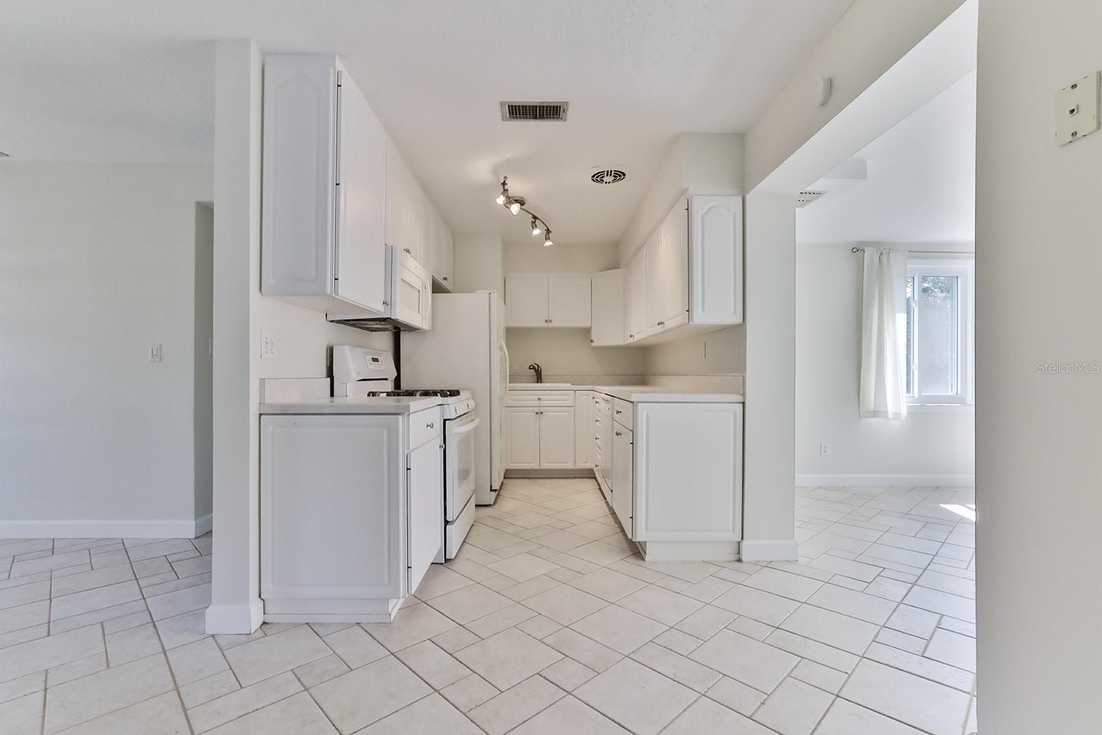 Image 40 of 50 For 480 Carolyn Street