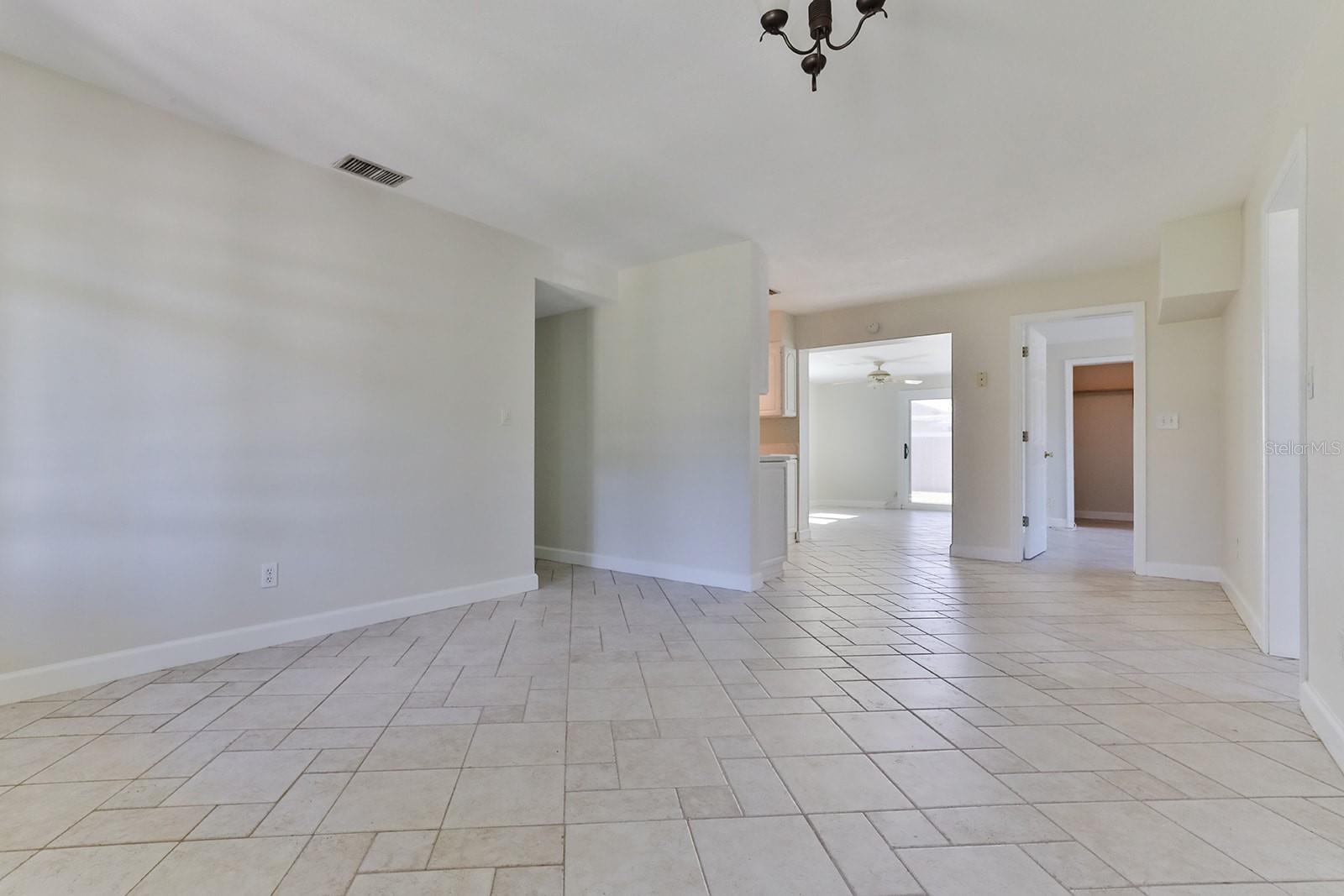 Image 41 of 50 For 480 Carolyn Street