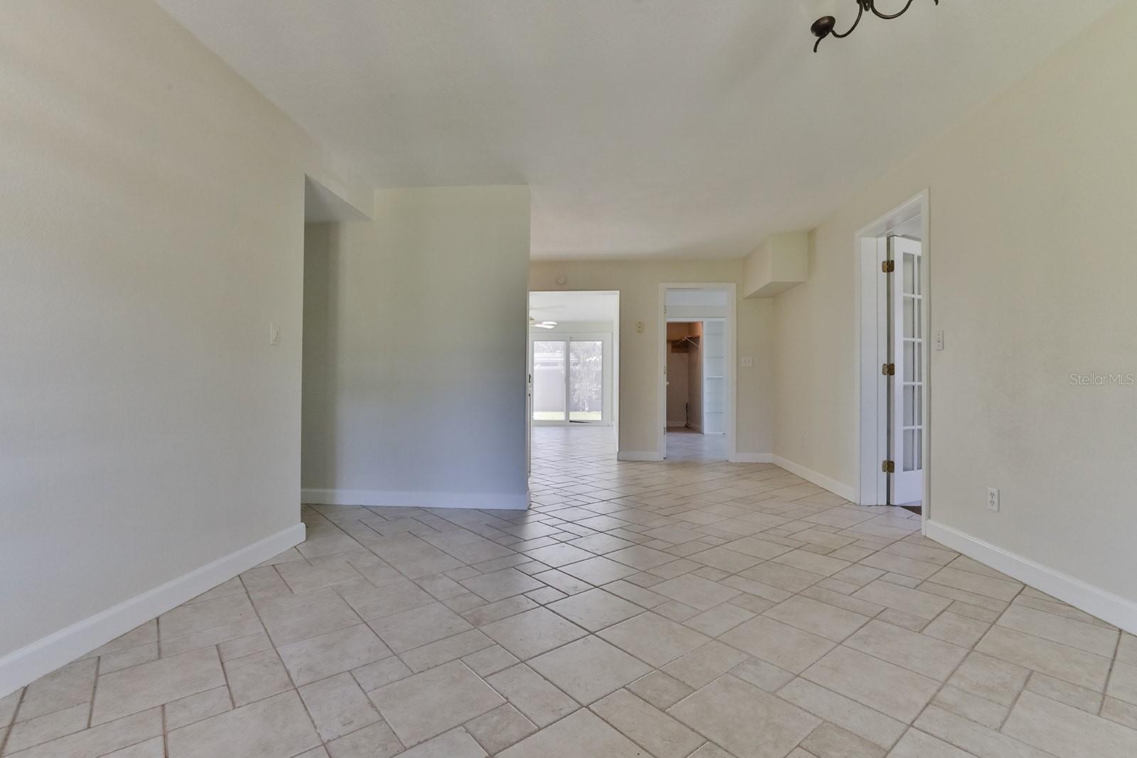 Image 42 of 50 For 480 Carolyn Street