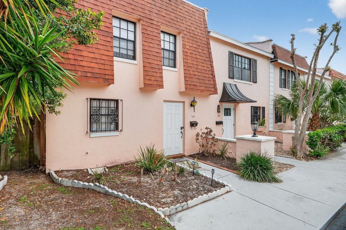 Image 14 of 41 For 128 Mitchell Place 1