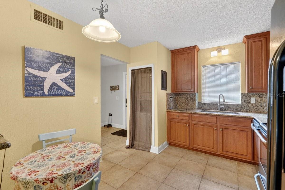 Image 17 of 41 For 128 Mitchell Place 1