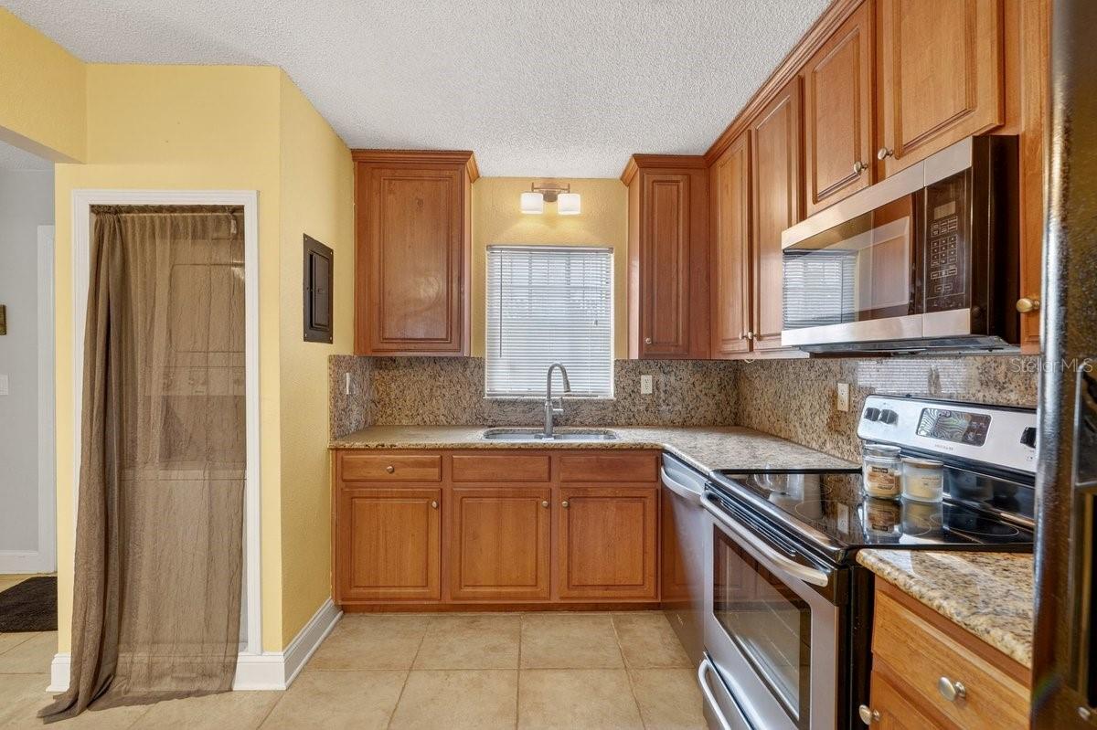 Image 18 of 41 For 128 Mitchell Place 1