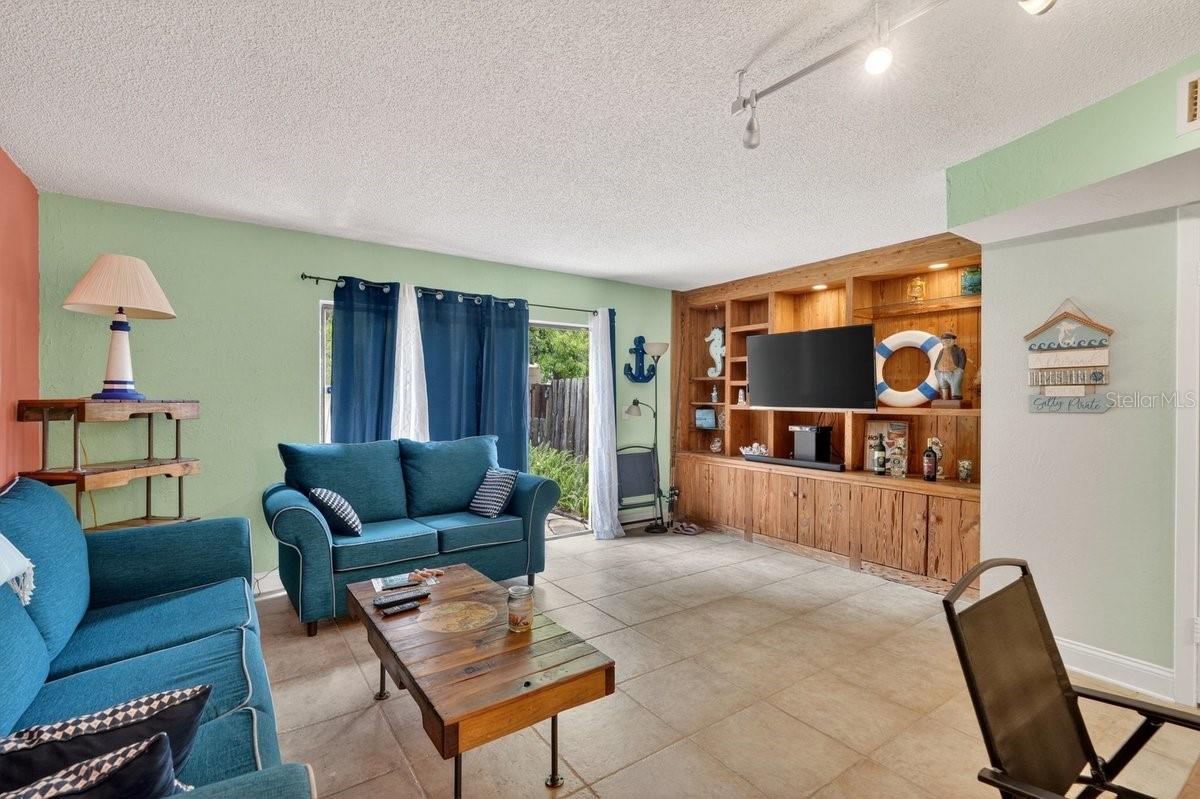 Image 21 of 41 For 128 Mitchell Place 1