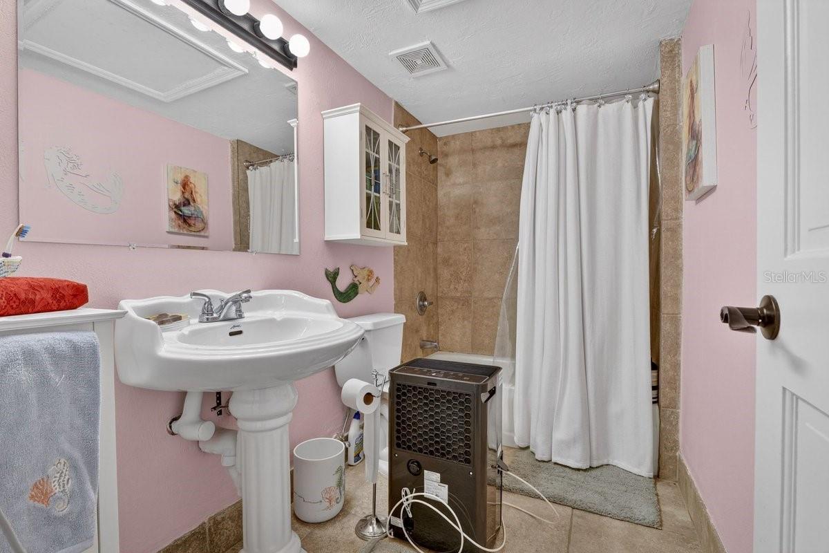 Image 30 of 41 For 128 Mitchell Place 1