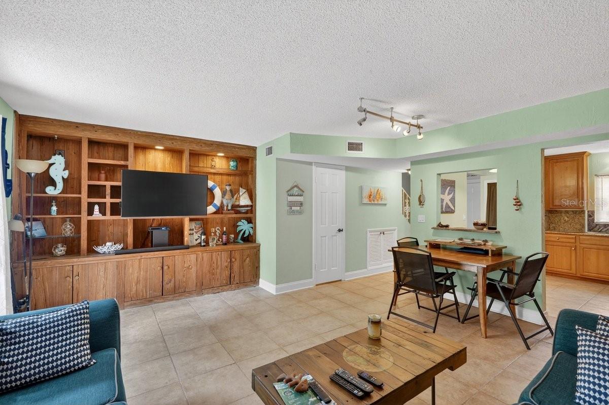 Image 4 of 41 For 128 Mitchell Place 1