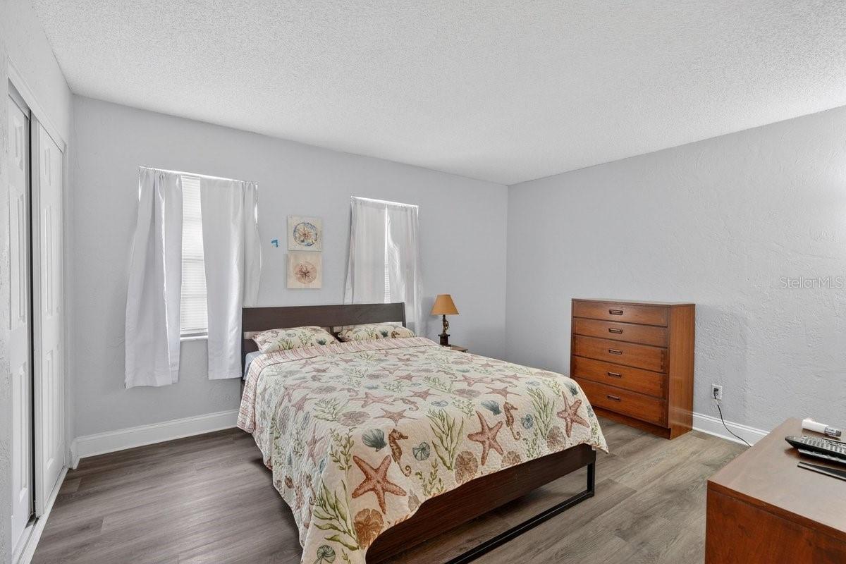 Image 5 of 41 For 128 Mitchell Place 1