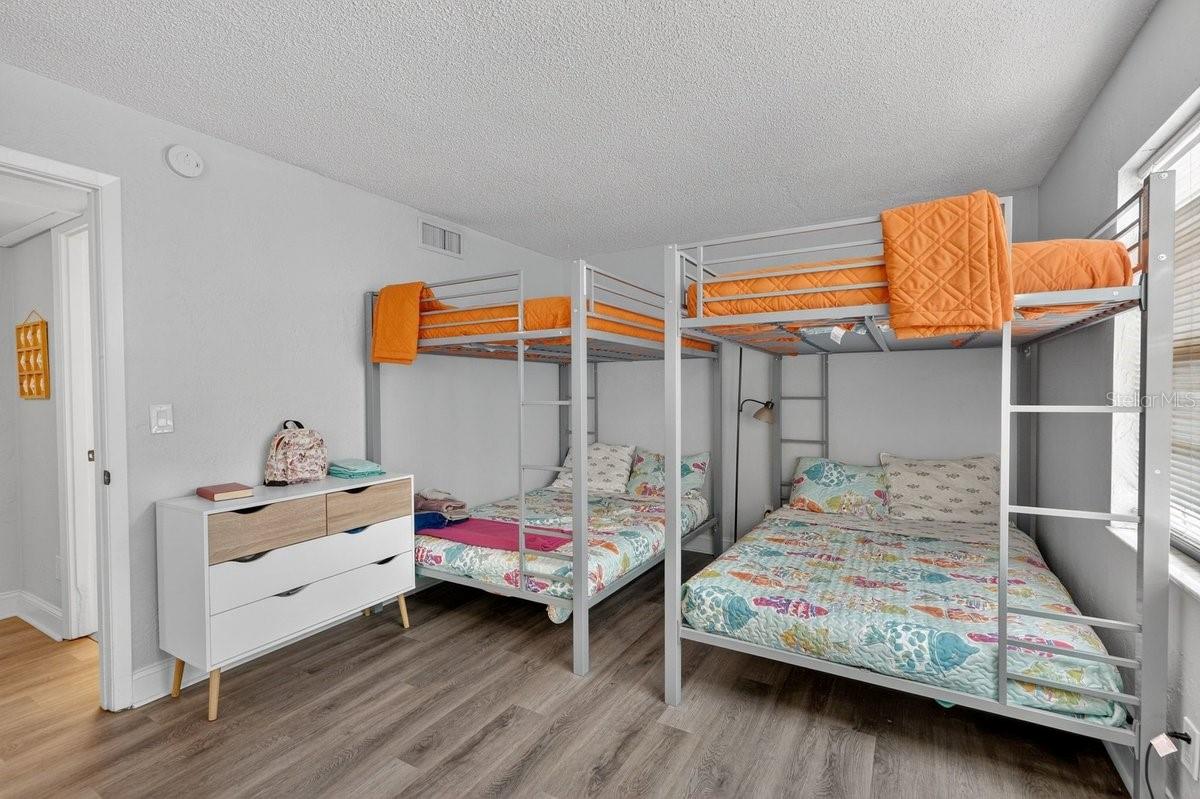 Image 6 of 41 For 128 Mitchell Place 1