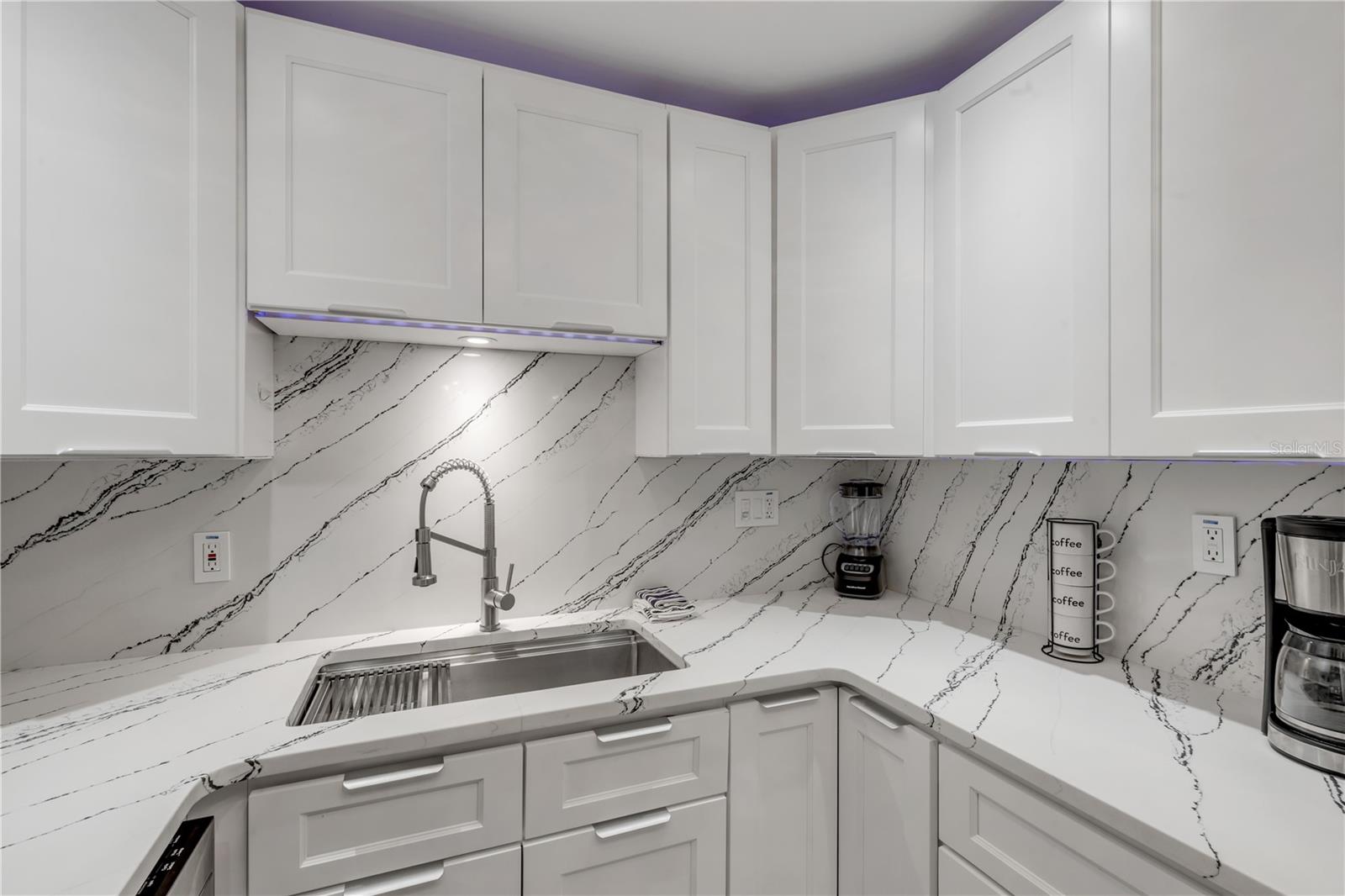 Image 10 of 41 For 3800 Saxon Drive A7