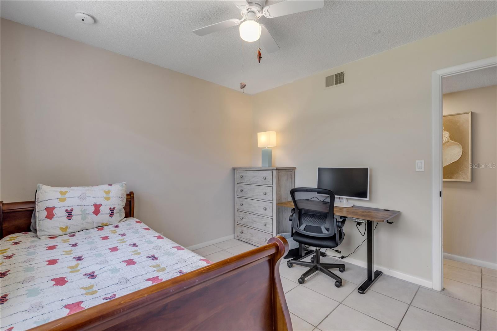 Image 20 of 41 For 3800 Saxon Drive A7