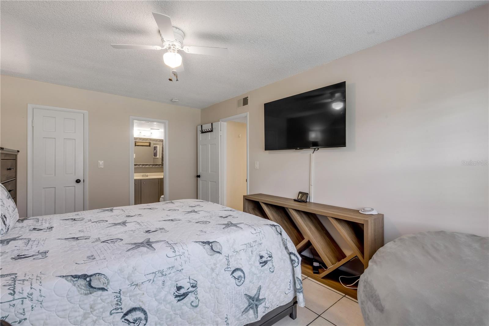 Image 25 of 41 For 3800 Saxon Drive A7