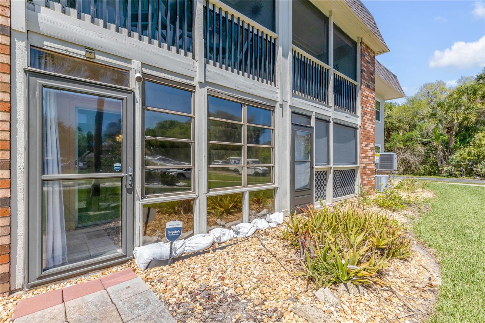 Image 31 of 41 For 3800 Saxon Drive A7