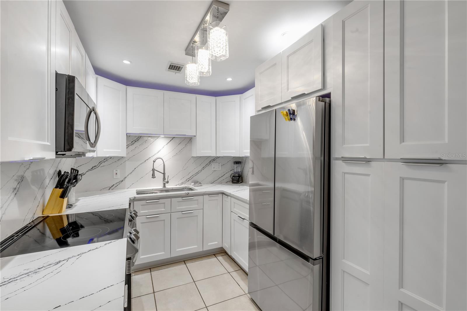 Image 7 of 41 For 3800 Saxon Drive A7