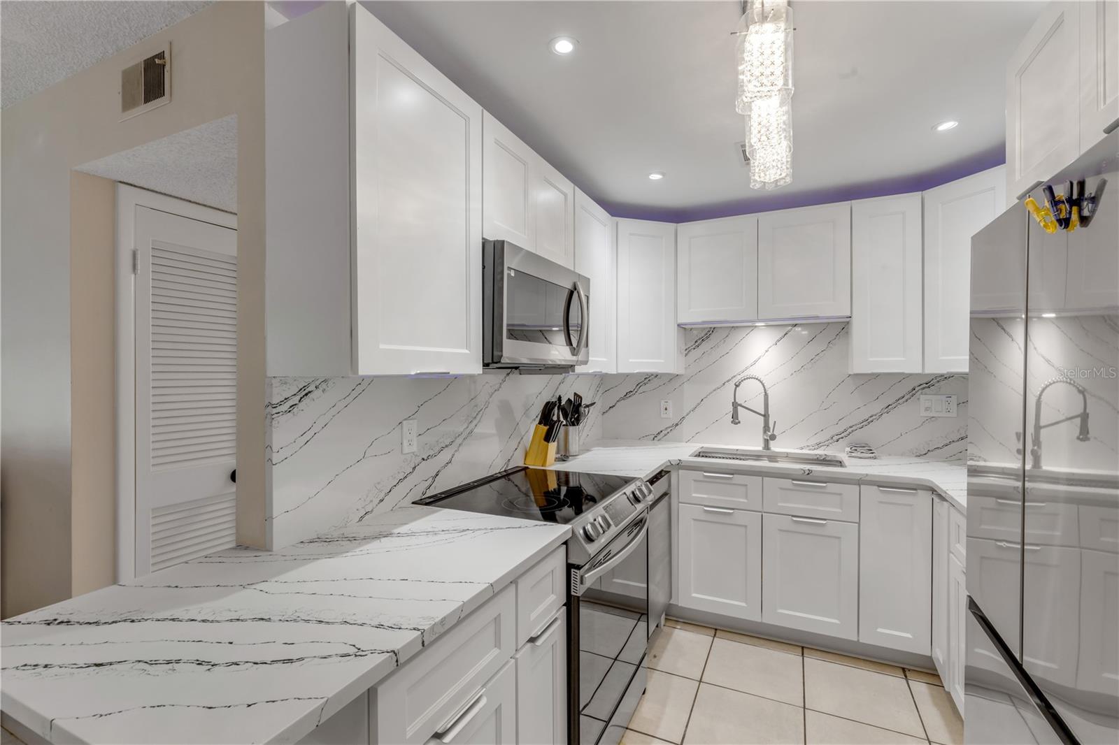 Image 9 of 41 For 3800 Saxon Drive A7