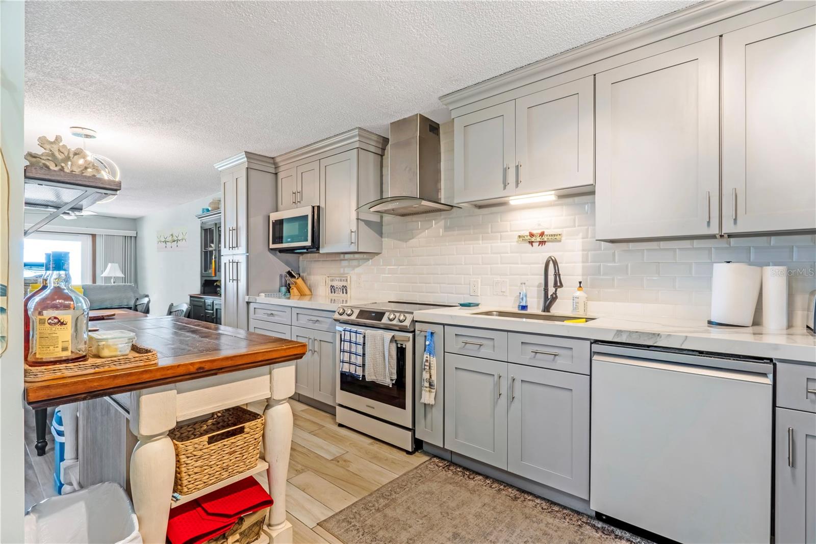 Image 7 of 28 For 2222 Ocean Shore Boulevard 102b