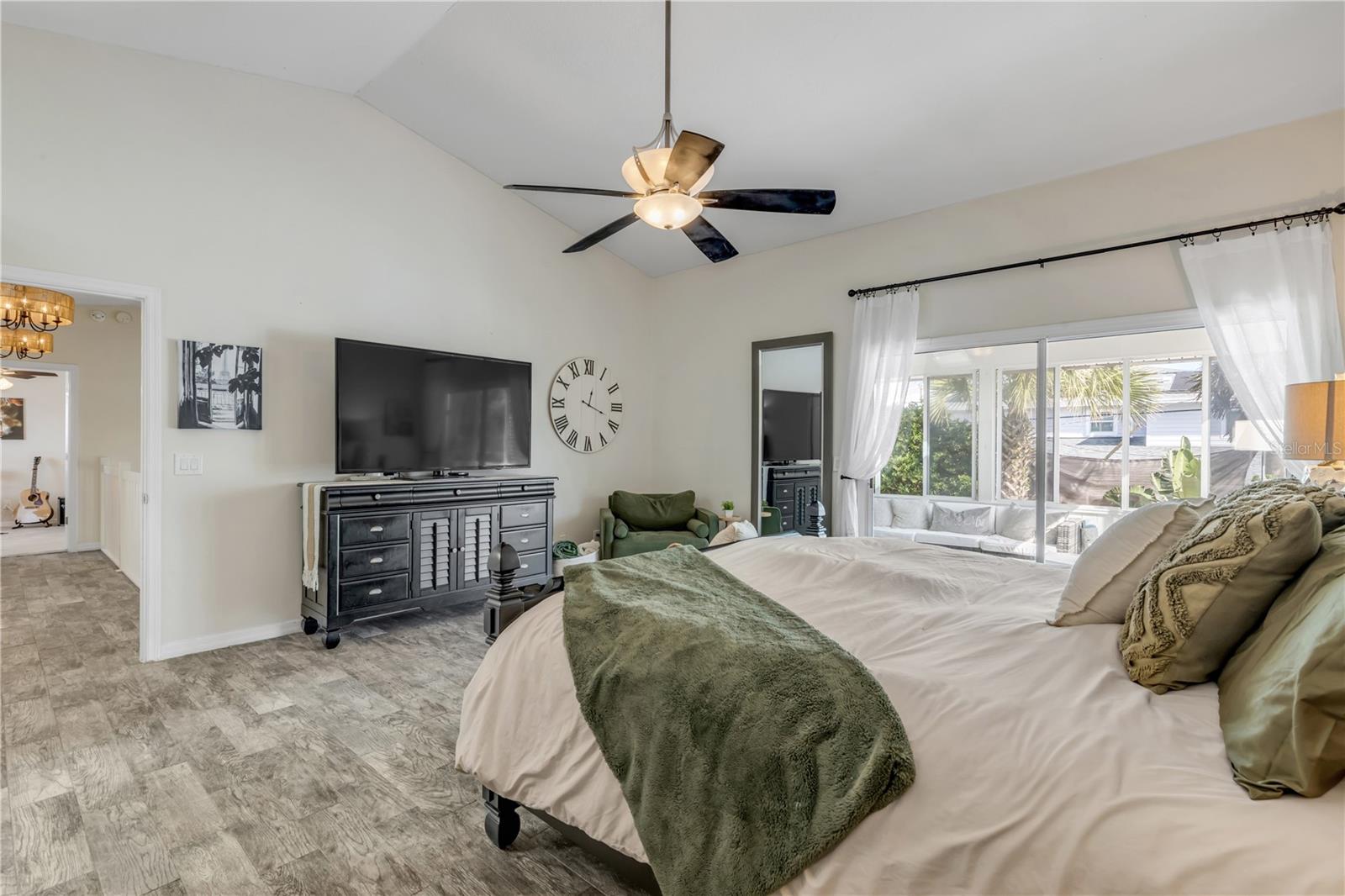 Image 52 of 100 For 4623 Atlantic Avenue