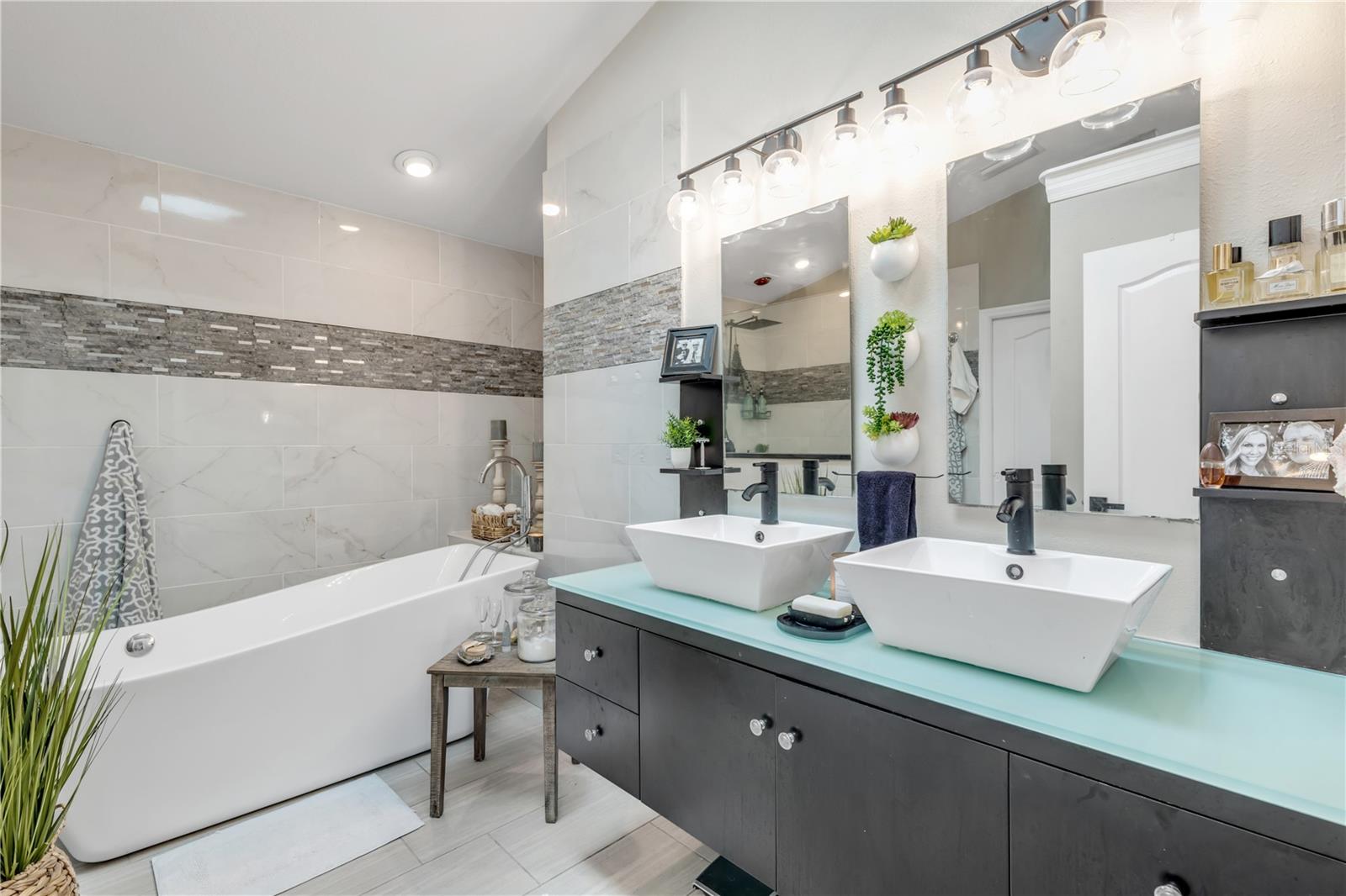 Image 53 of 100 For 4623 Atlantic Avenue