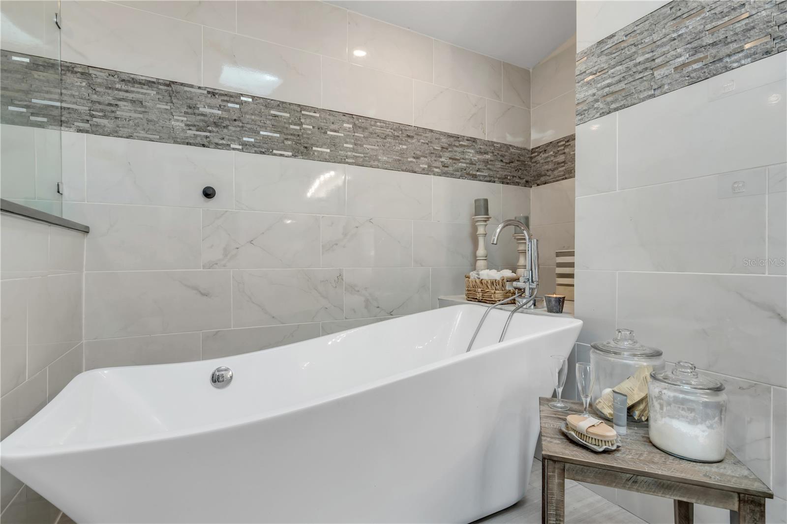 Image 55 of 100 For 4623 Atlantic Avenue