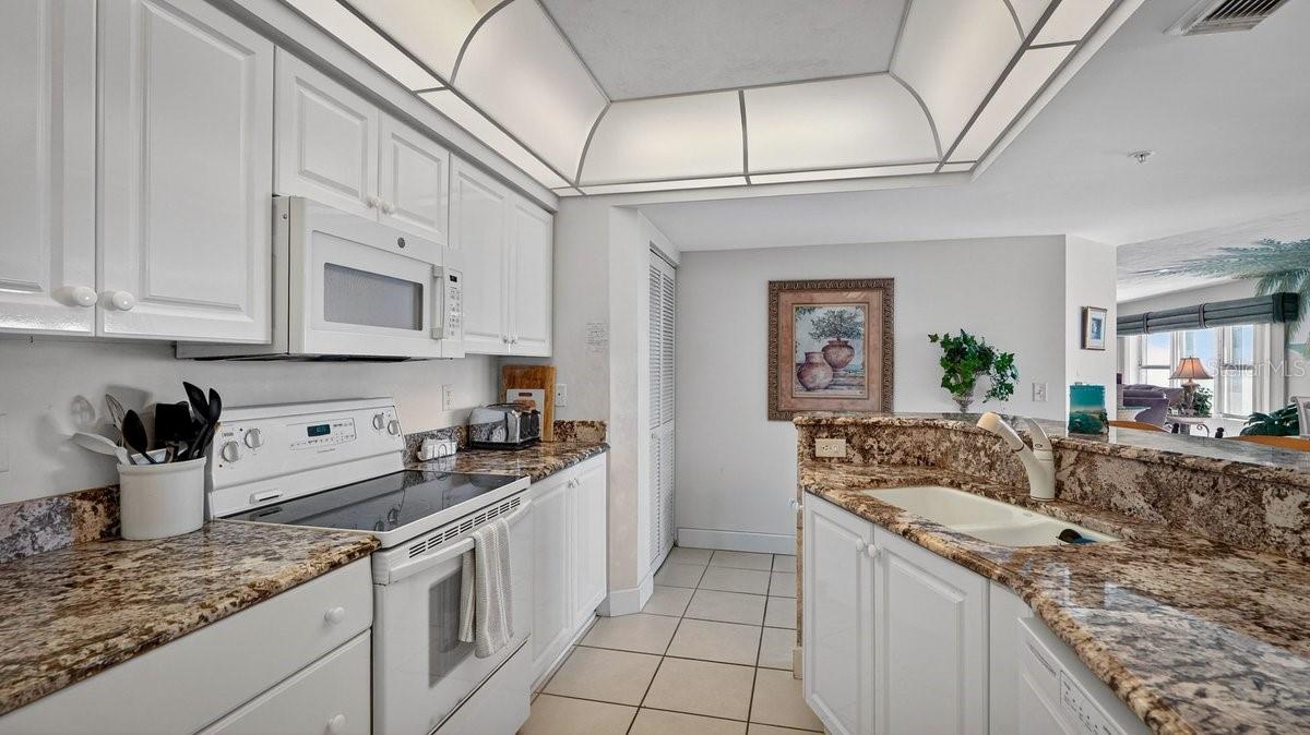 Image 15 of 63 For 3425 Atlantic Avenue 1706