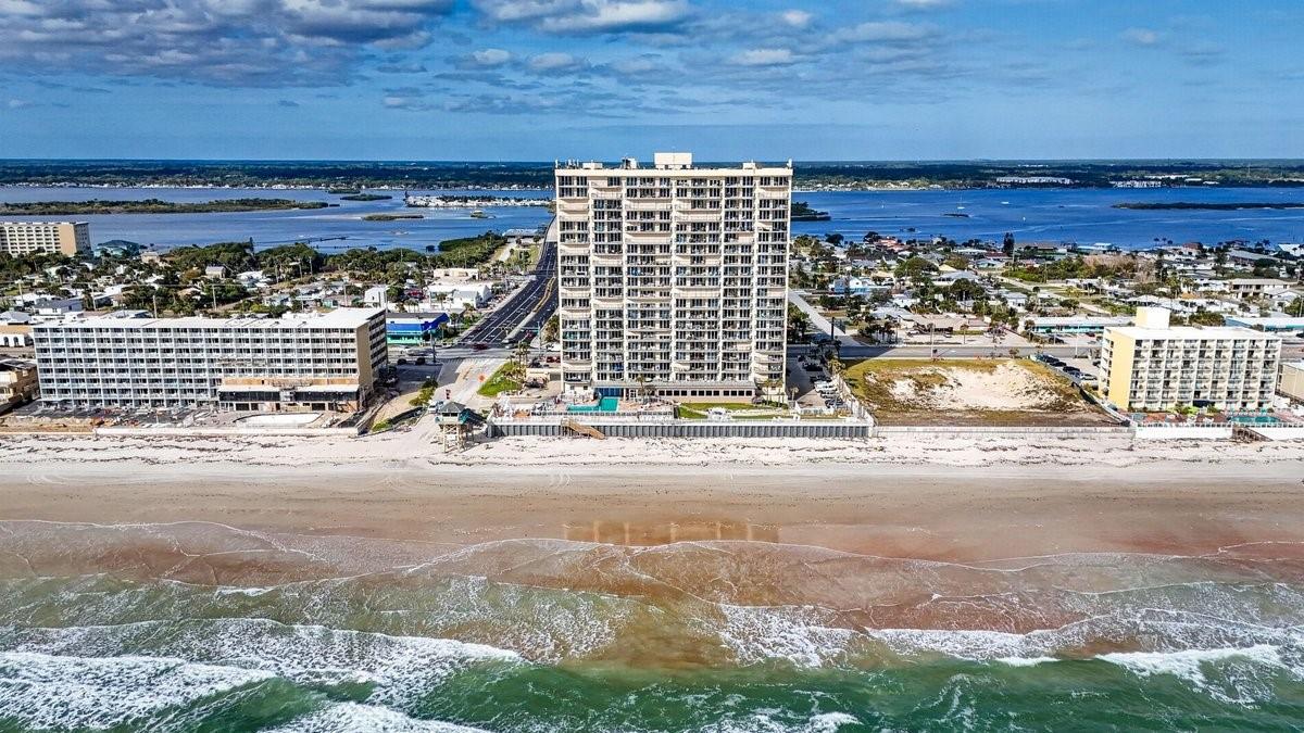 Image 36 of 63 For 3425 Atlantic Avenue 1706