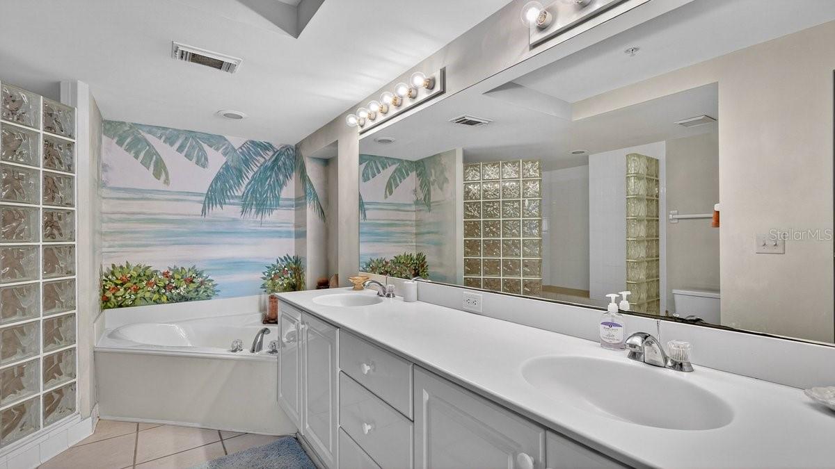 Image 7 of 63 For 3425 Atlantic Avenue 1706