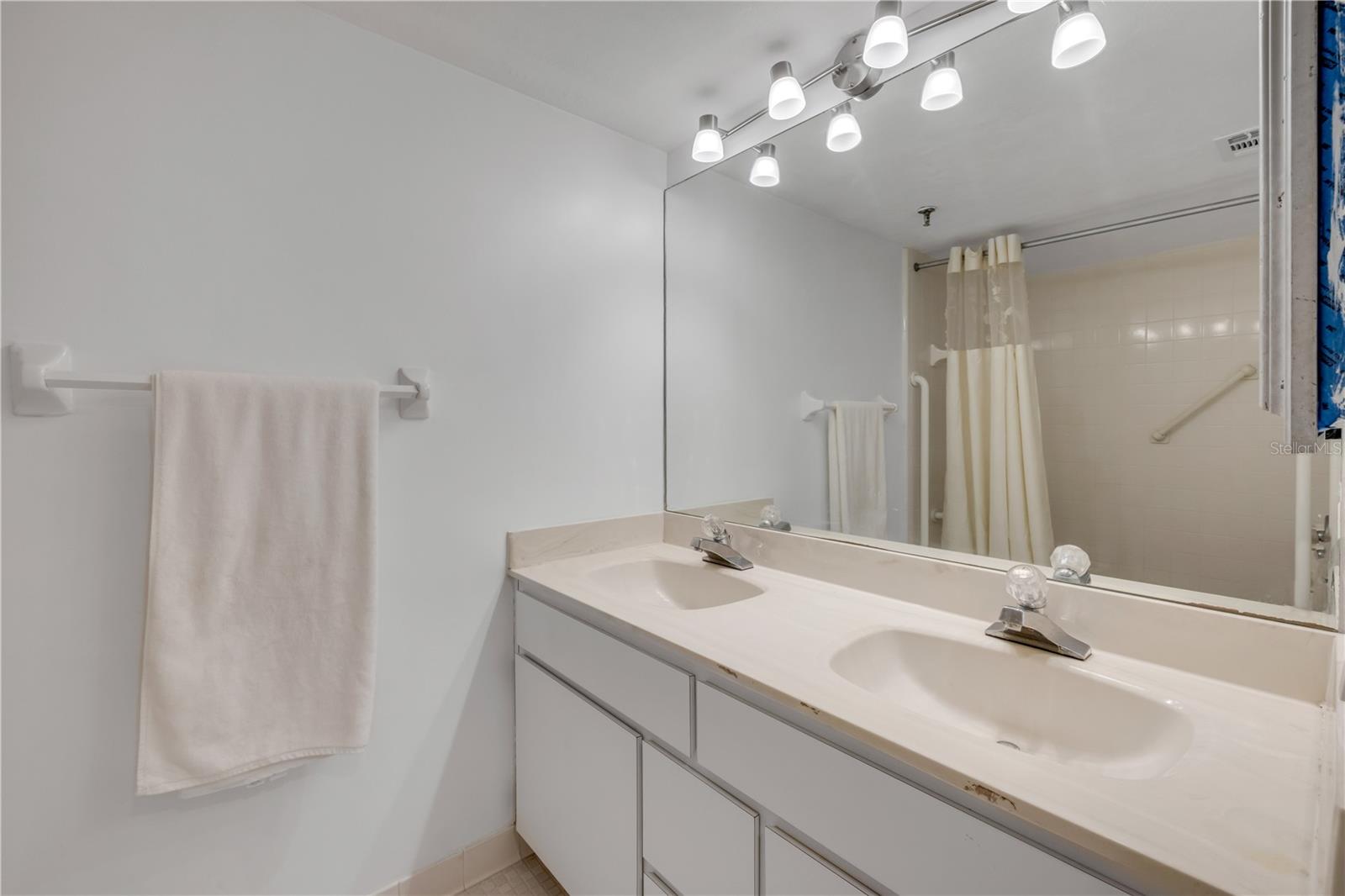 Image 27 of 44 For 3001 Atlantic Avenue 503