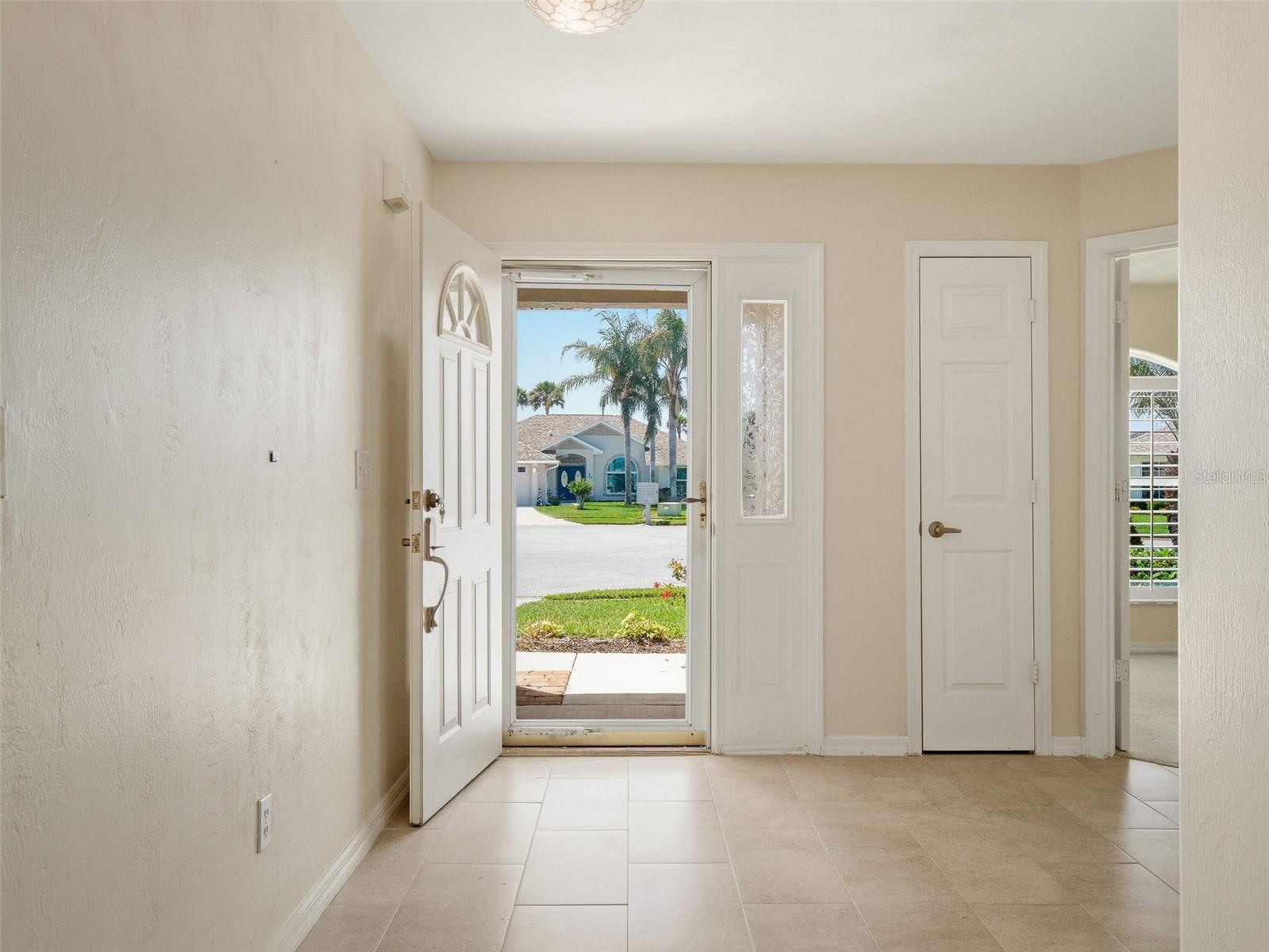 Image 14 of 49 For 659 Wellesley Court