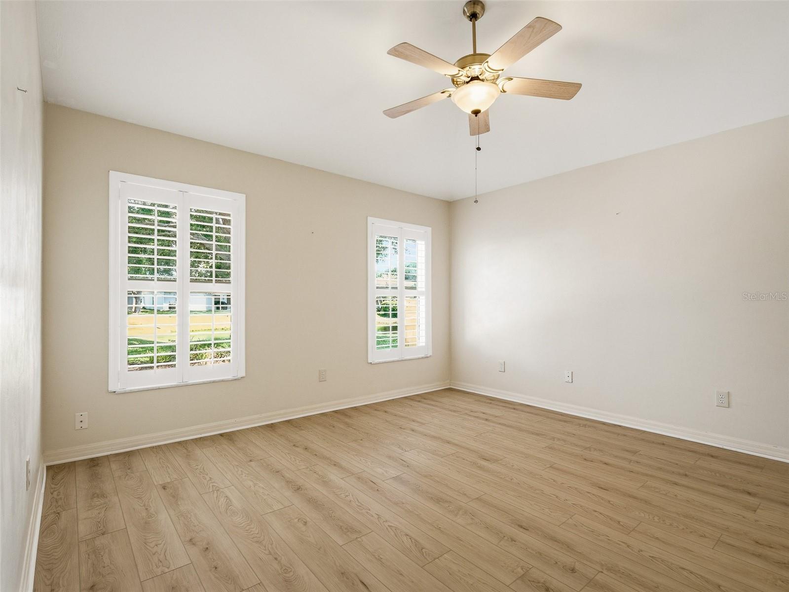 Image 27 of 49 For 659 Wellesley Court