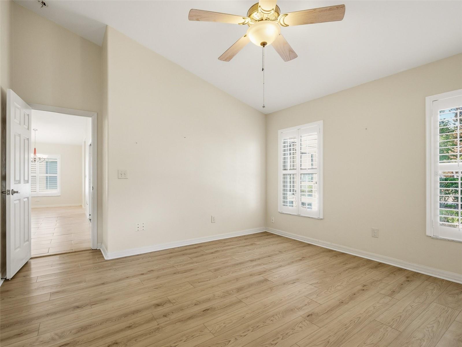 Image 28 of 49 For 659 Wellesley Court