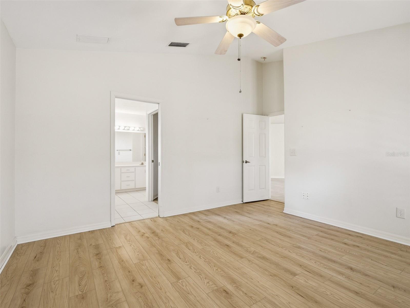 Image 29 of 49 For 659 Wellesley Court