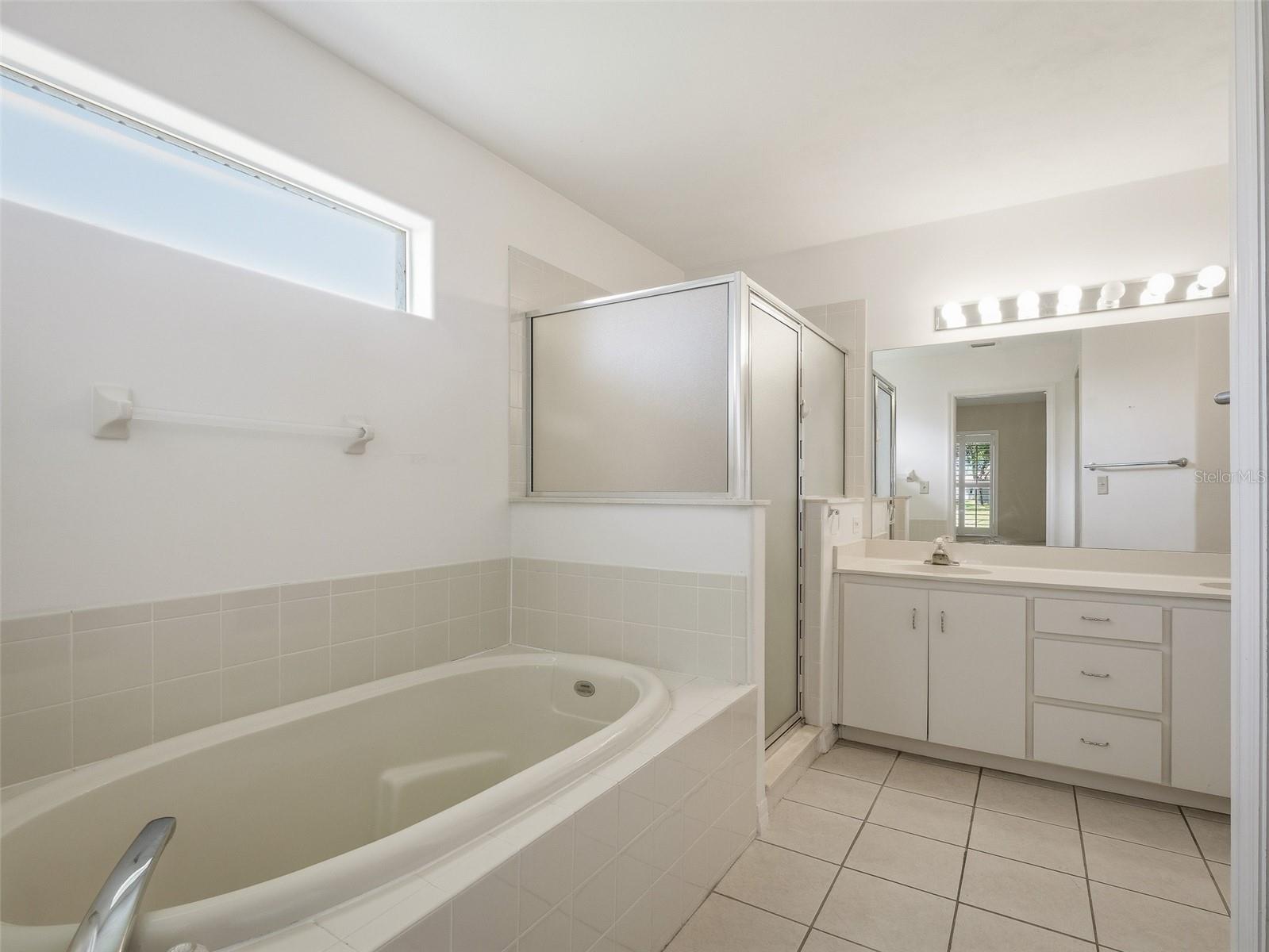 Image 30 of 49 For 659 Wellesley Court