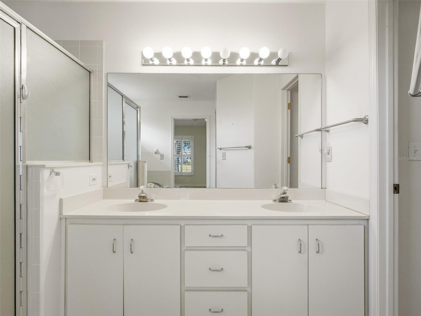 Image 32 of 49 For 659 Wellesley Court