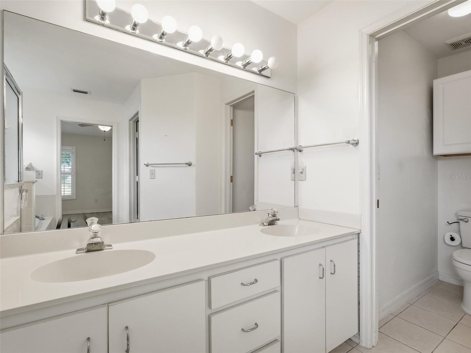 Image 33 of 49 For 659 Wellesley Court