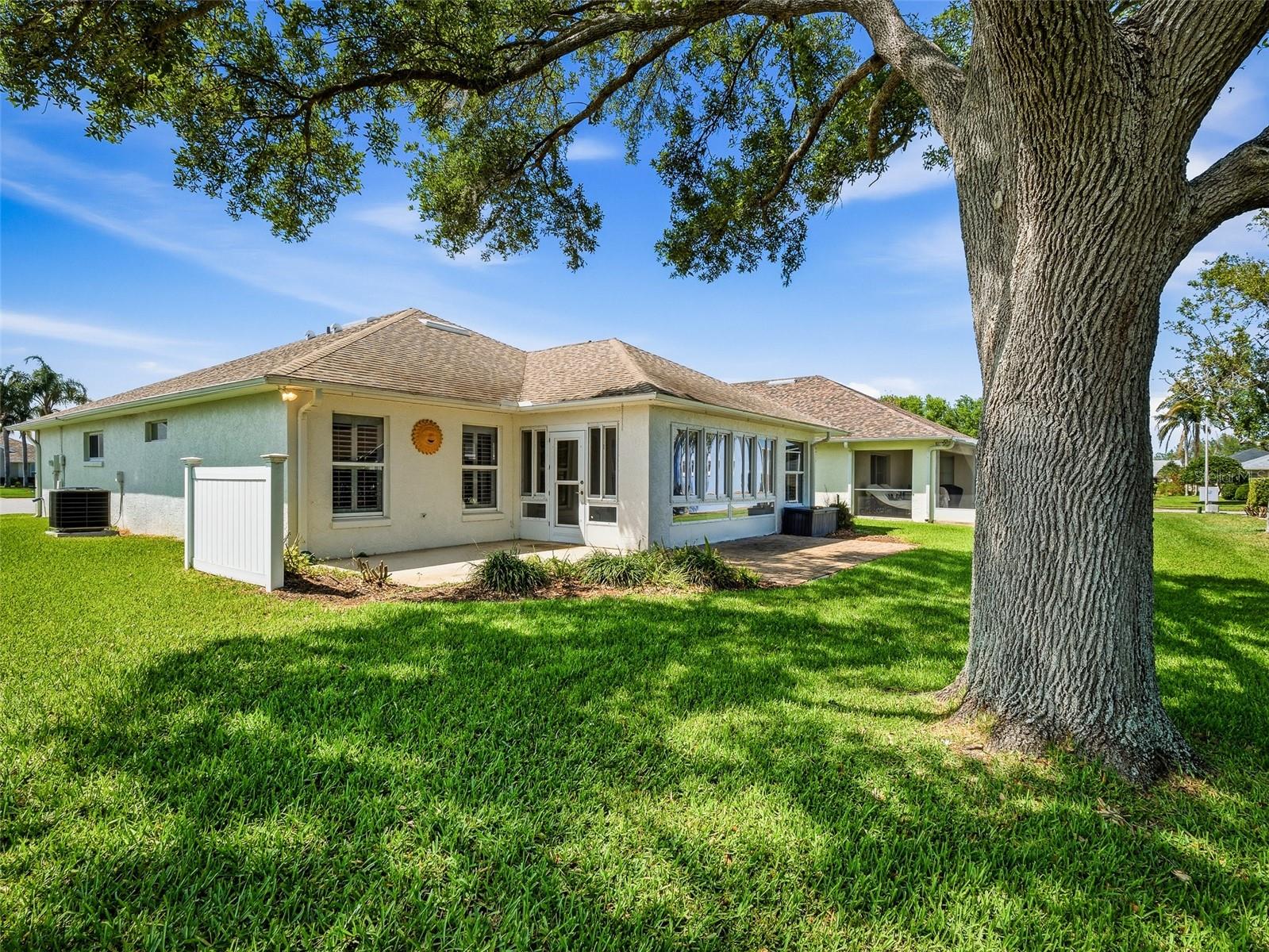 Image 4 of 49 For 659 Wellesley Court