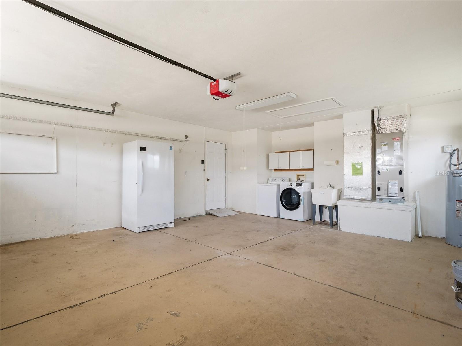 Image 41 of 49 For 659 Wellesley Court