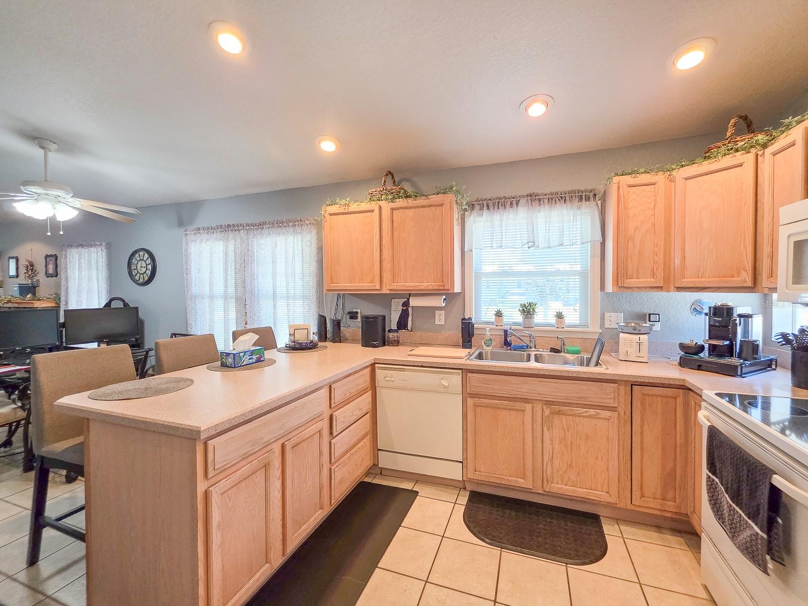 Image 11 of 82 For 121 Palm Way