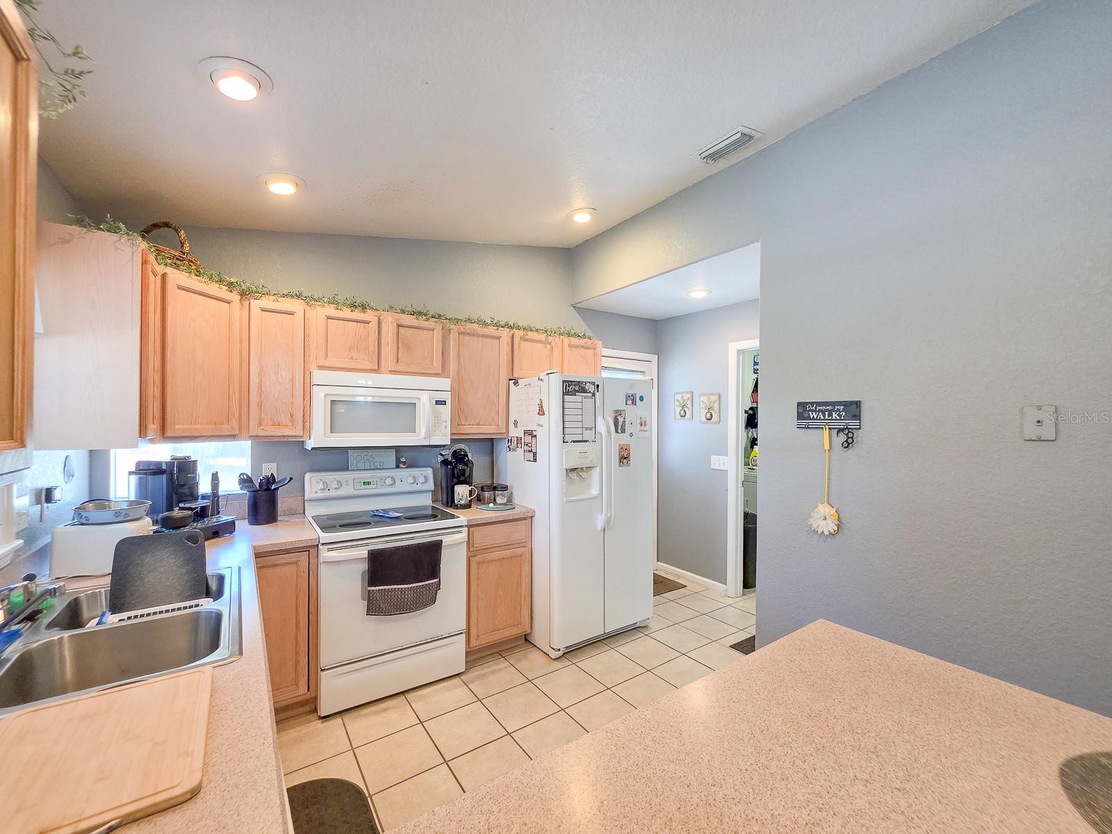 Image 12 of 82 For 121 Palm Way