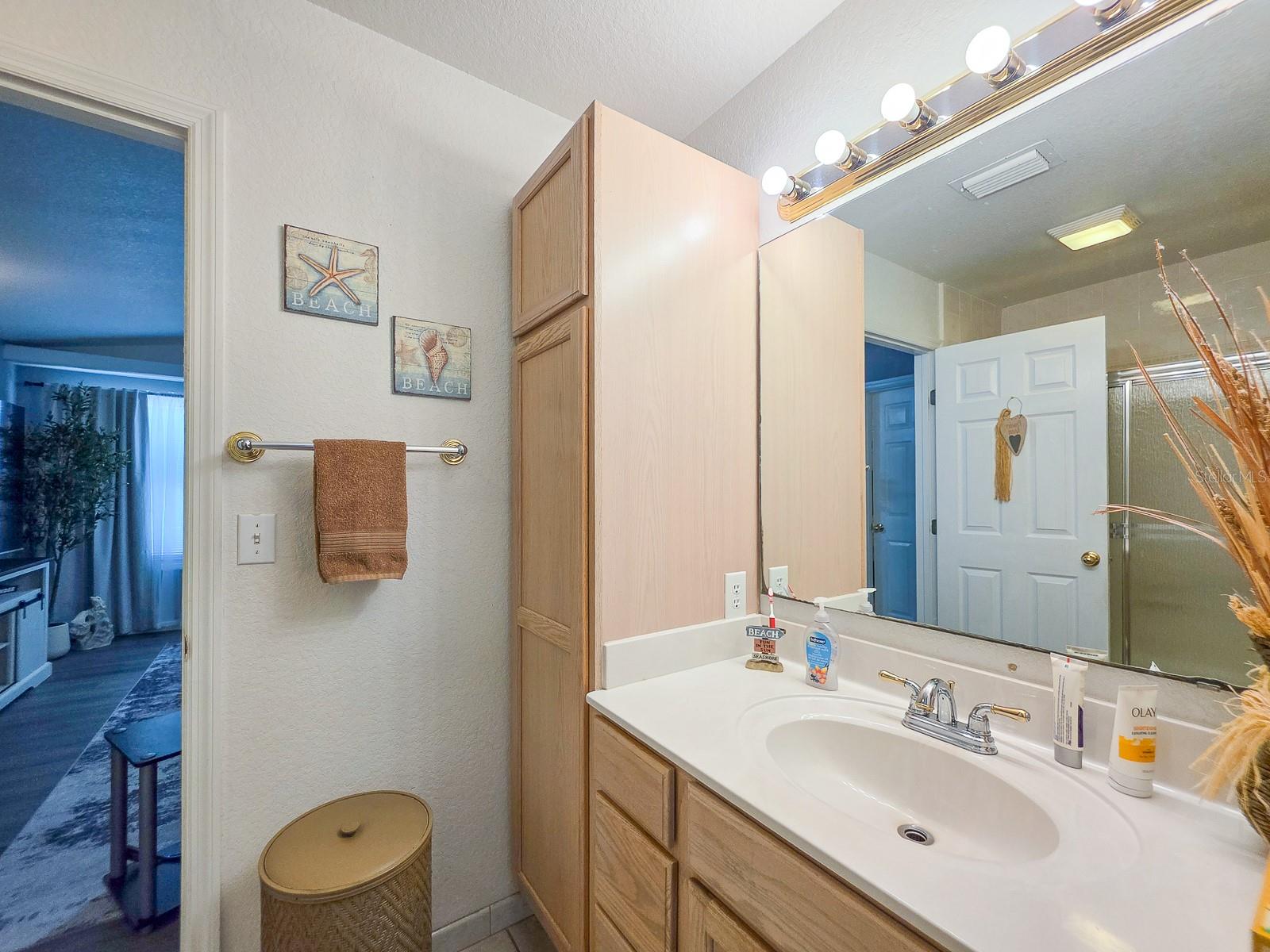 Image 25 of 82 For 121 Palm Way