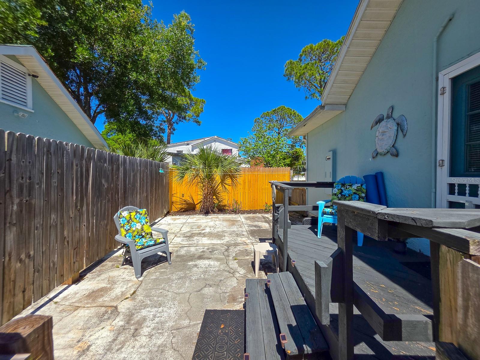 Image 29 of 82 For 121 Palm Way