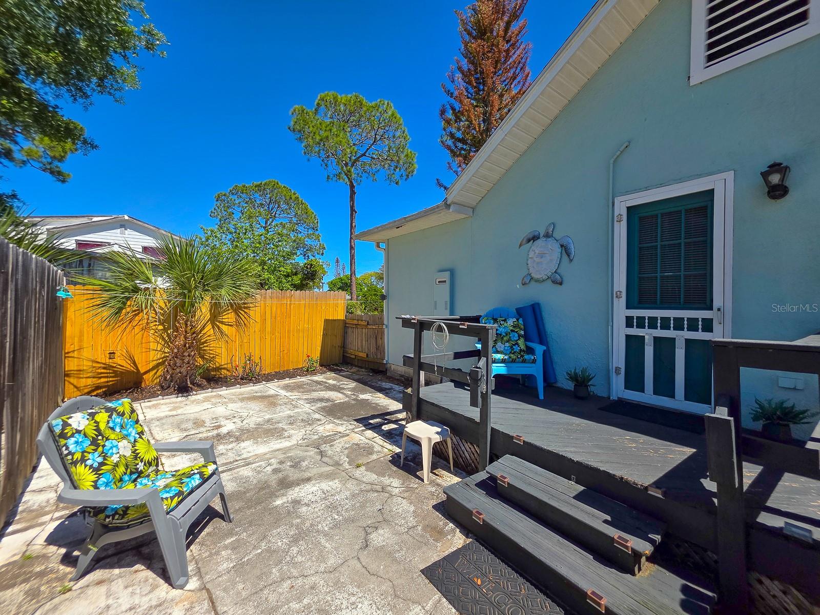 Image 30 of 82 For 121 Palm Way