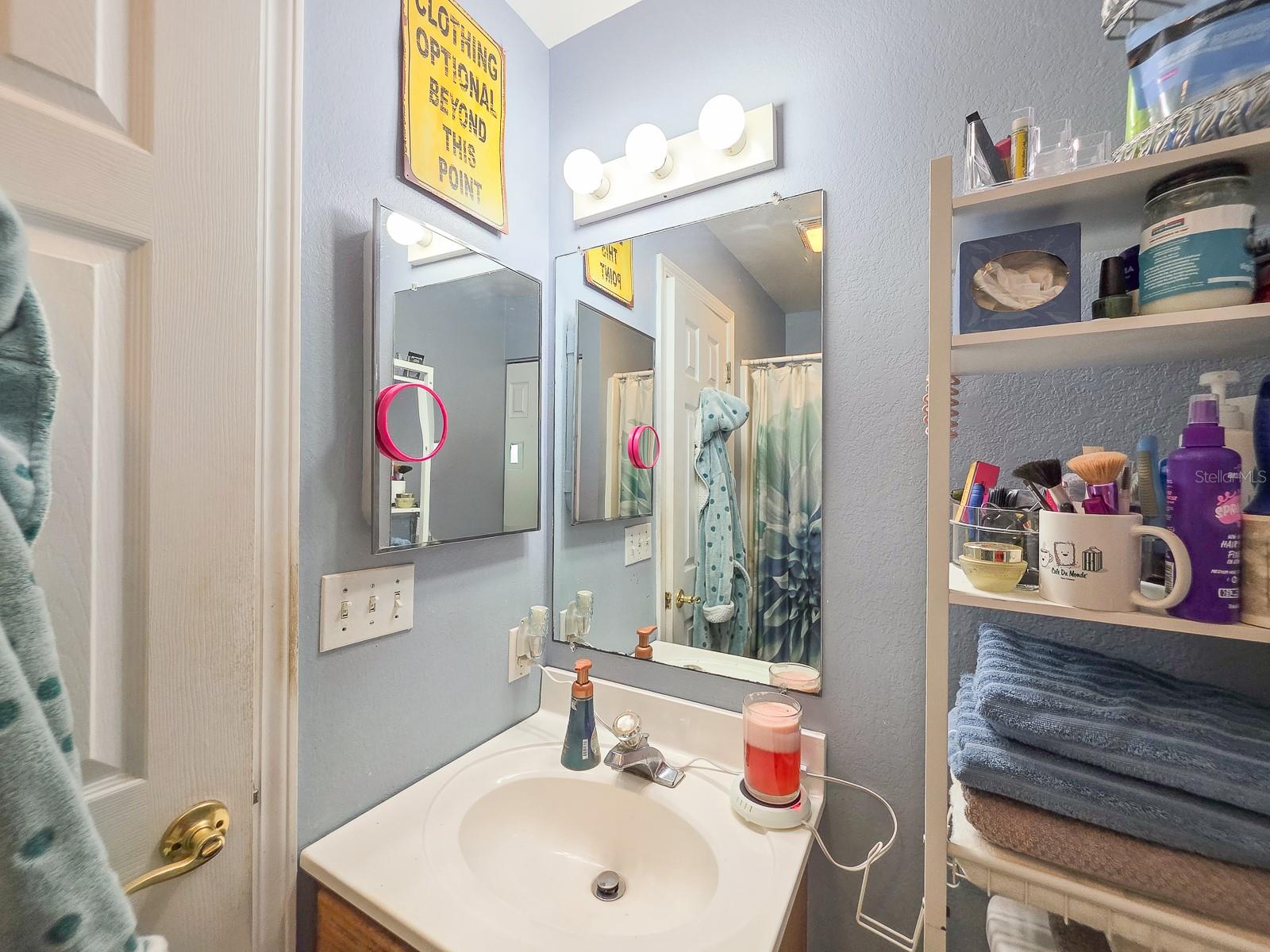 Image 40 of 82 For 121 Palm Way