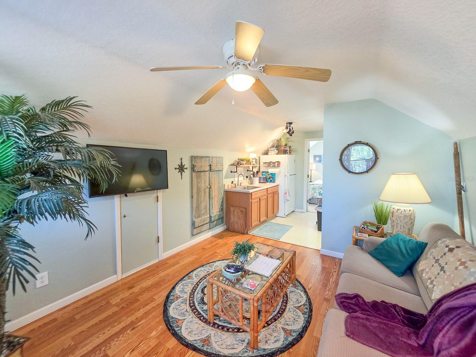 Image 43 of 82 For 121 Palm Way