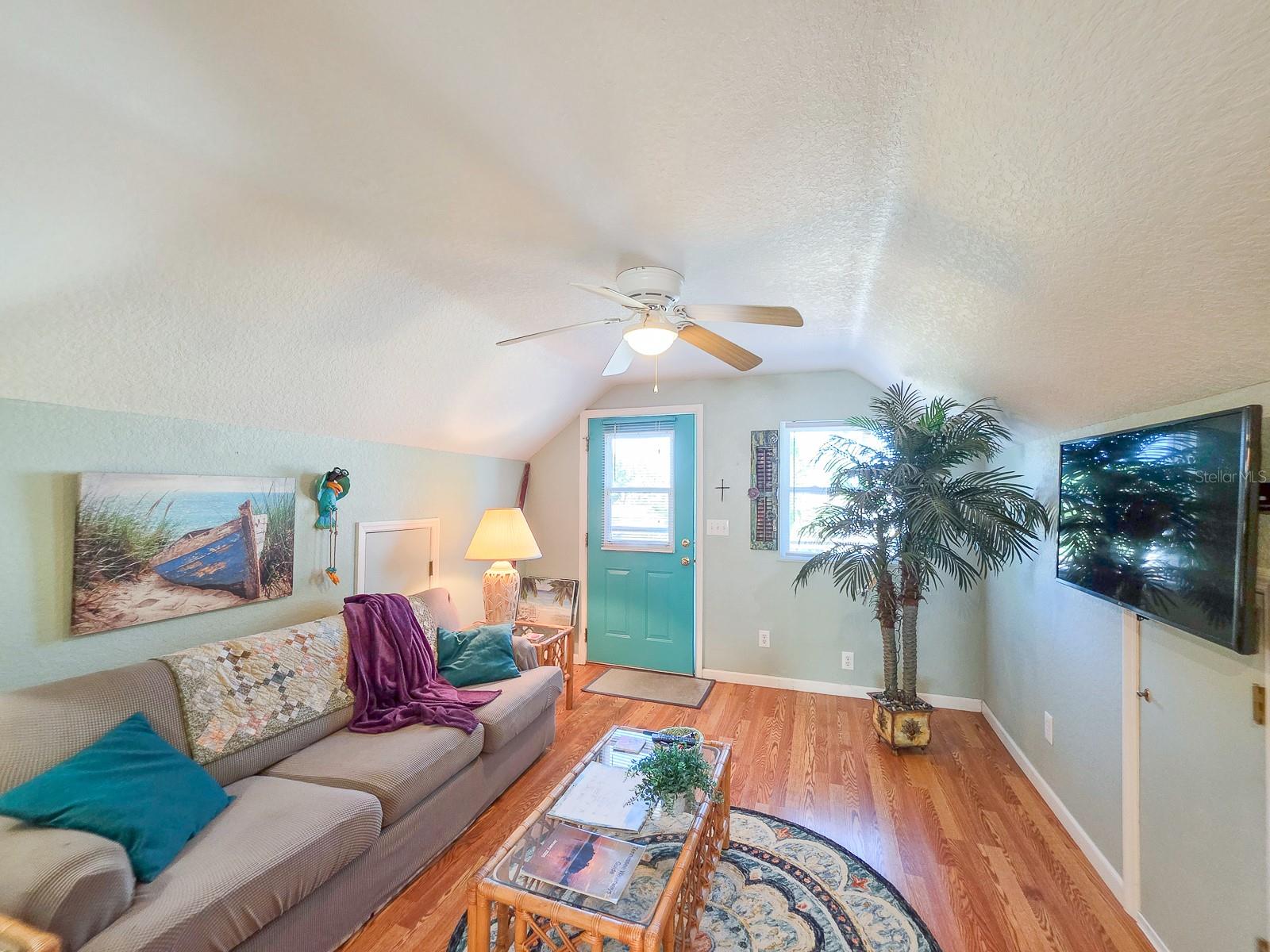 Image 45 of 82 For 121 Palm Way