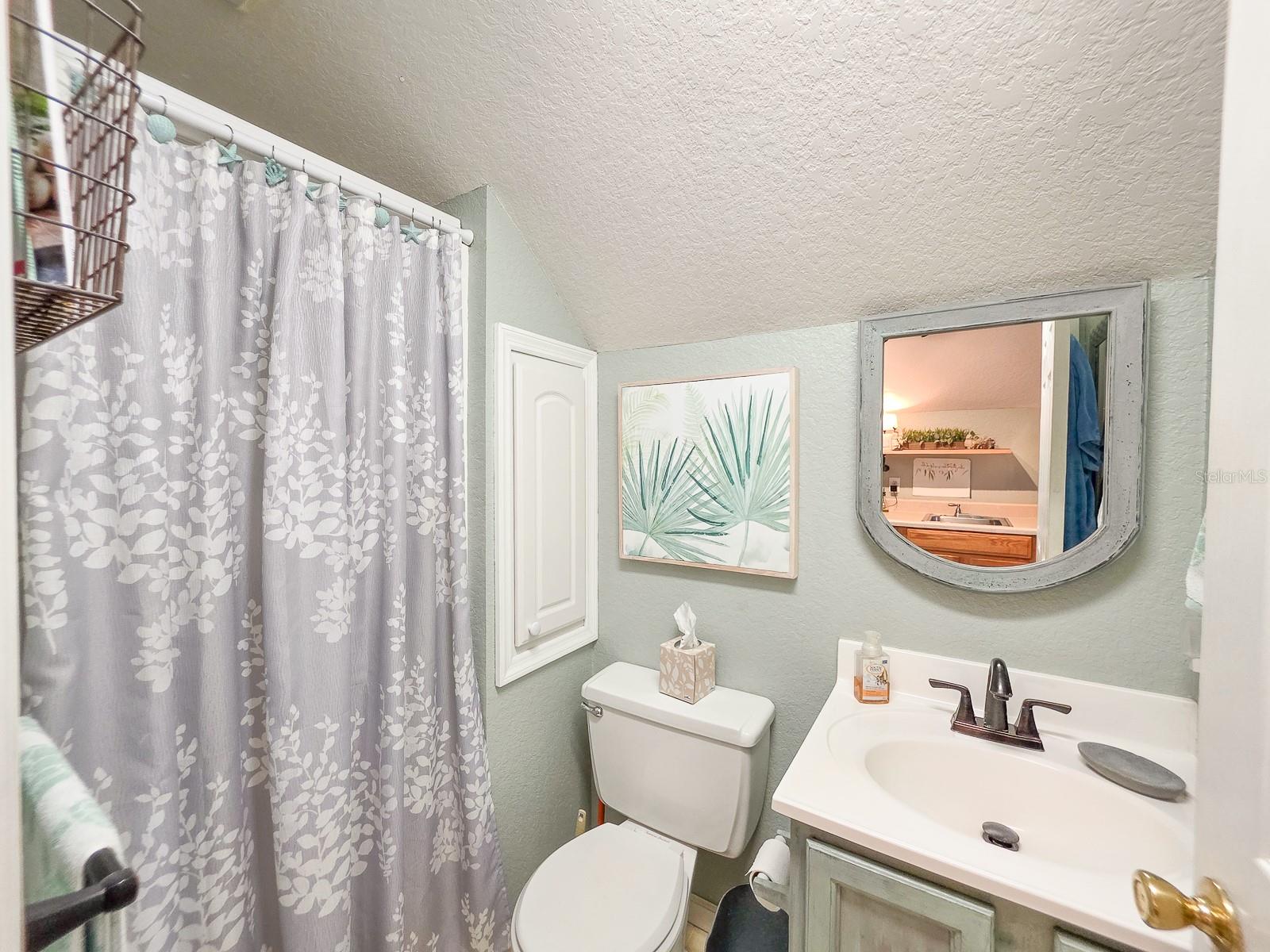 Image 46 of 82 For 121 Palm Way