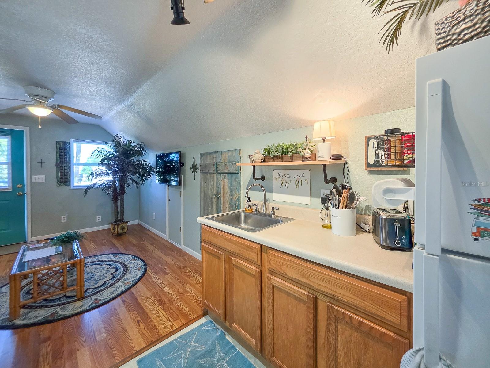 Image 47 of 82 For 121 Palm Way