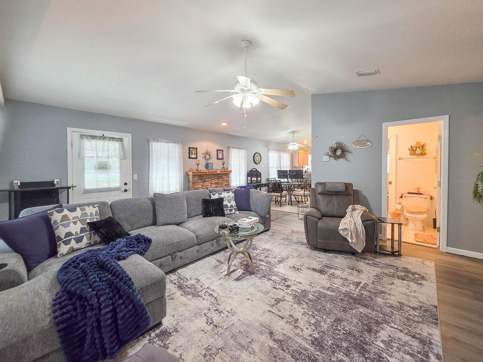 Image 6 of 82 For 121 Palm Way