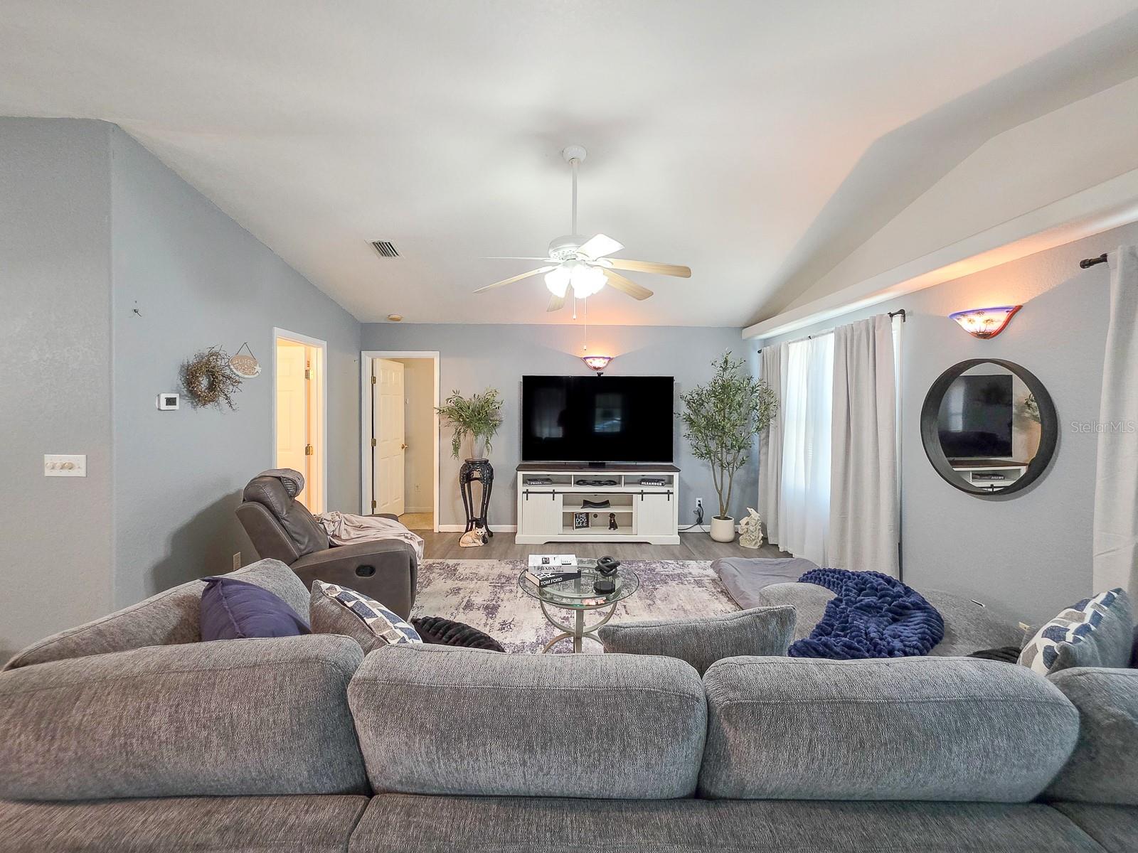 Image 7 of 82 For 121 Palm Way