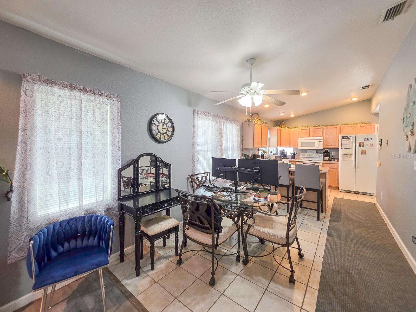 Image 8 of 82 For 121 Palm Way