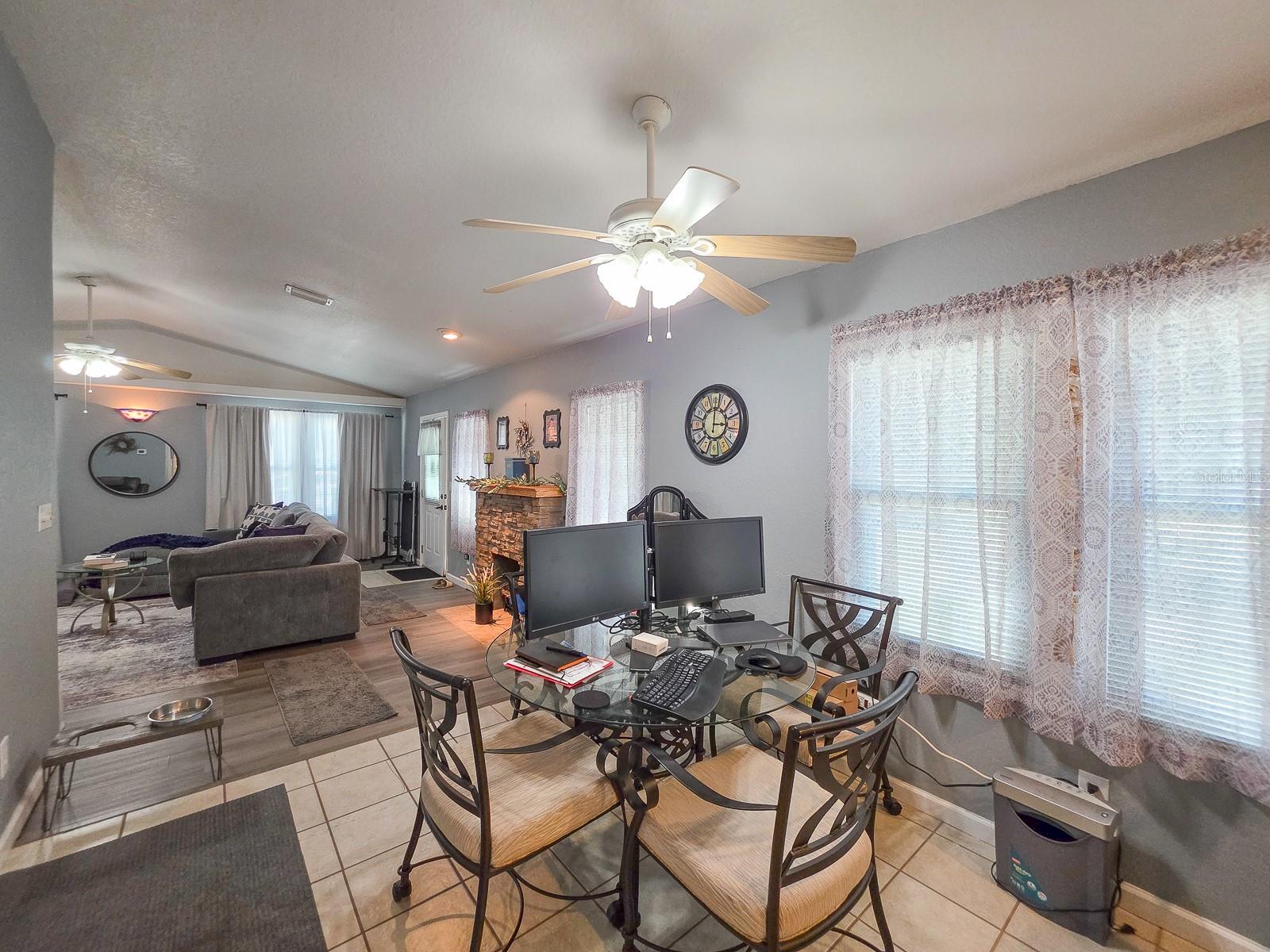 Image 9 of 82 For 121 Palm Way