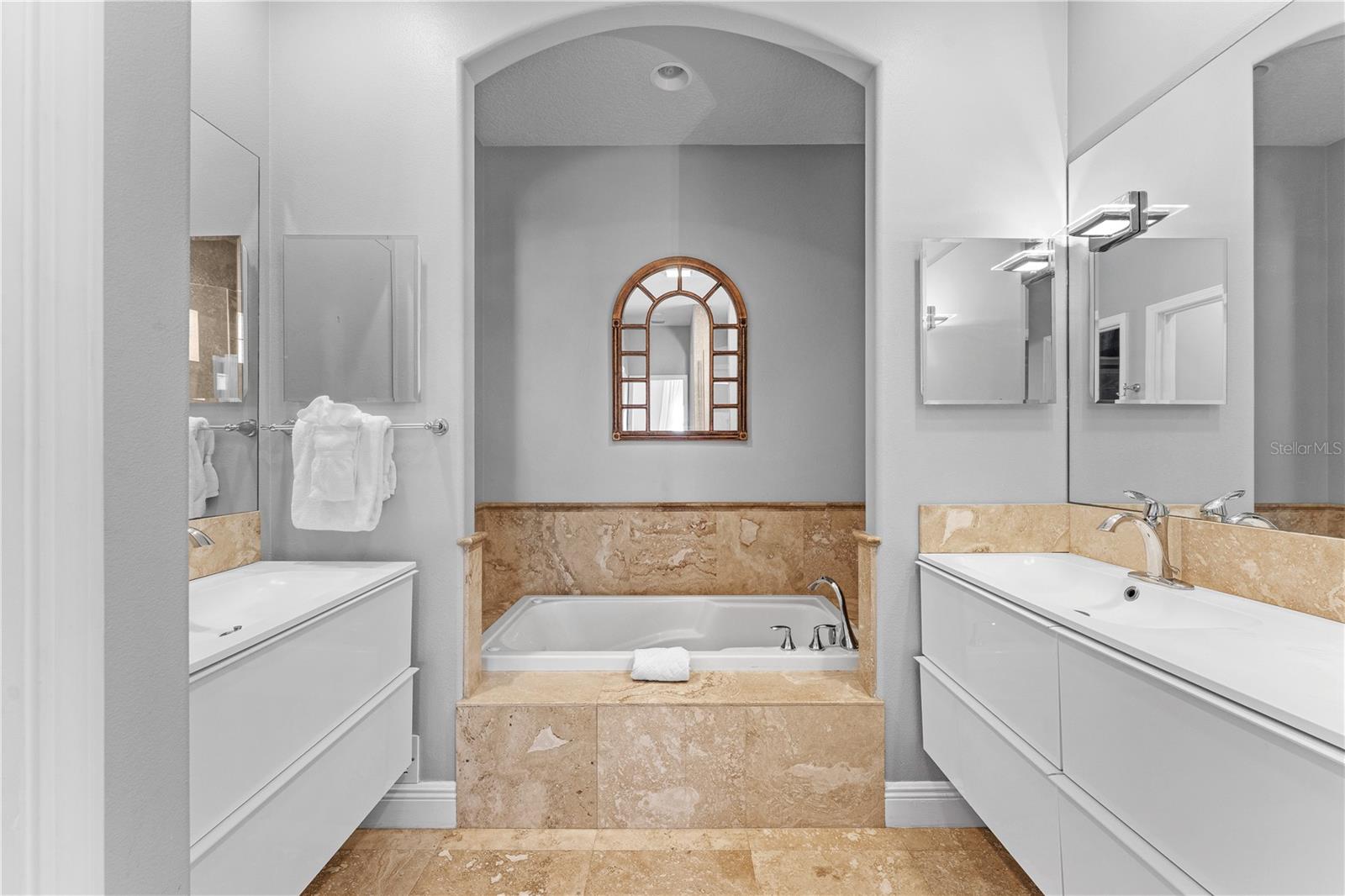 Image 20 of 49 For 827 26th Avenue